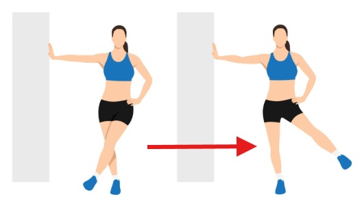 Mouvement de l’intérieur des cuisses debout, jambe en balancier.